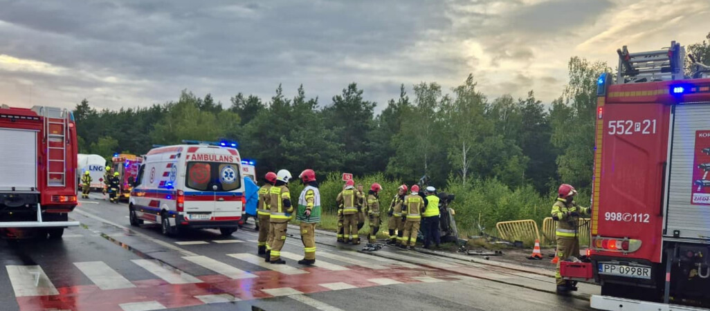 Zderzenie ciężarówki z autem. Są ranni