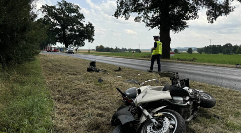 Zderzenie motocykla z osobówką - grafika
