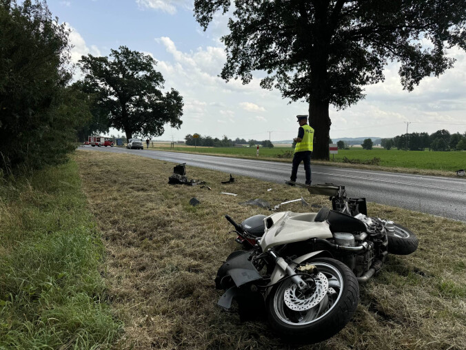 Zderzenie motocykla z osobówką - grafika