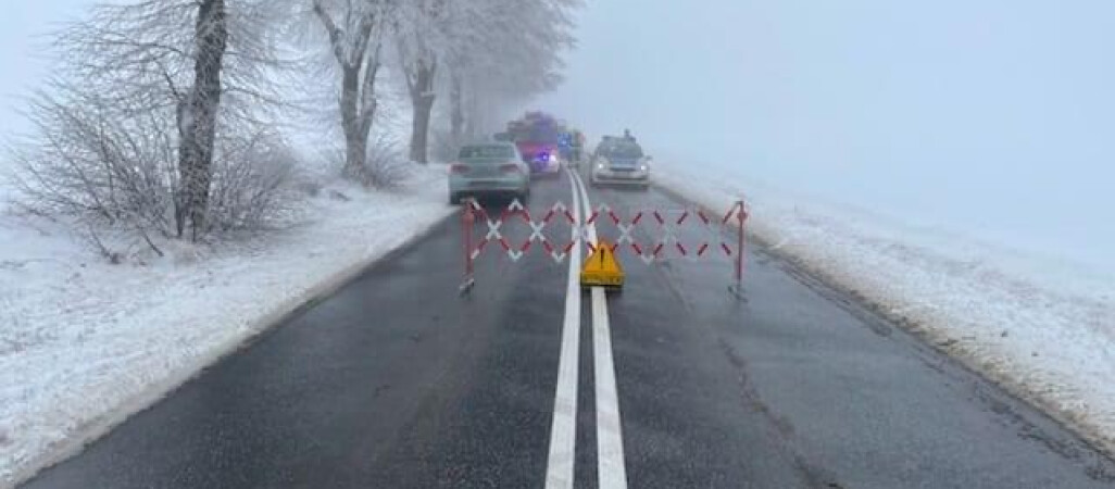 Zderzenie osobówek pod Kaczorami. Droga zablokowana 