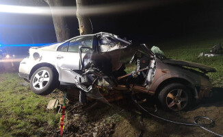 Zginęła młoda kobieta. Kierowca walczy o życie.