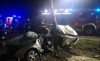 Zginęła młoda kobieta. Kierowca walczy o życie.