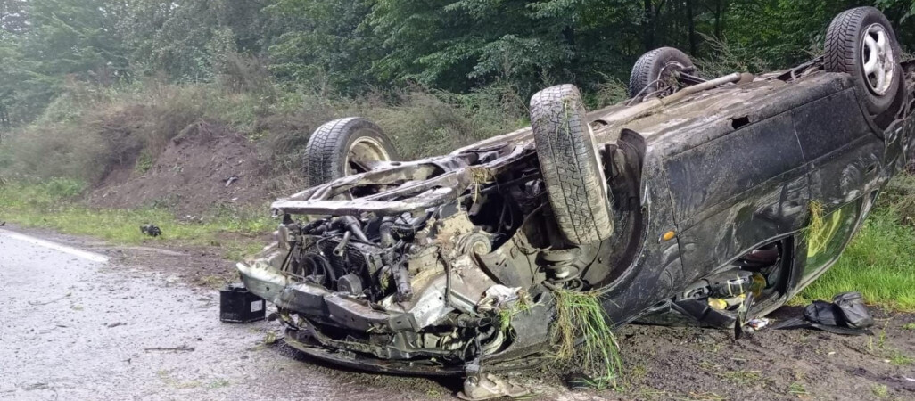 Auto dachowało na trasie Jastrowie-Wałcz. Nie żyje jedna osoba