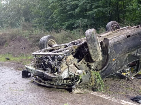 Auto dachowało na trasie Jastrowie-Wałcz. Nie żyje jedna osoba - grafika
