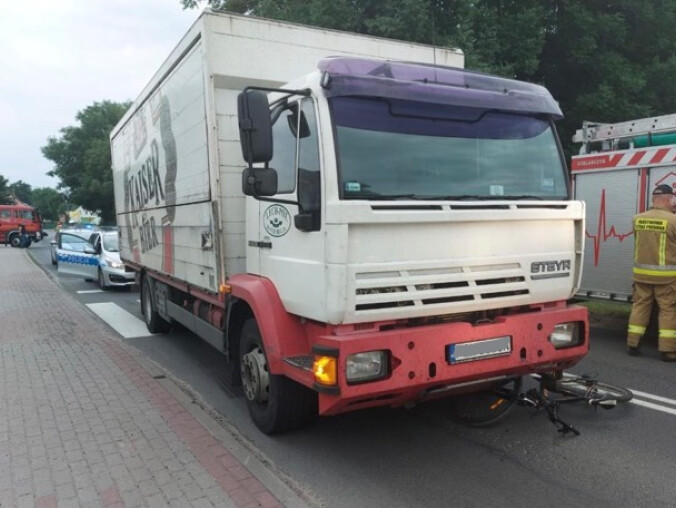 10-latek wjechał rowerem wprost pod ciężarówkę - grafika