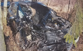 Alfa Romeo wjechała pod przyczepę ciągnika - ZDJĘCIA 