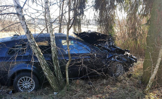 Alfa Romeo wjechała pod przyczepę ciągnika - ZDJĘCIA 
