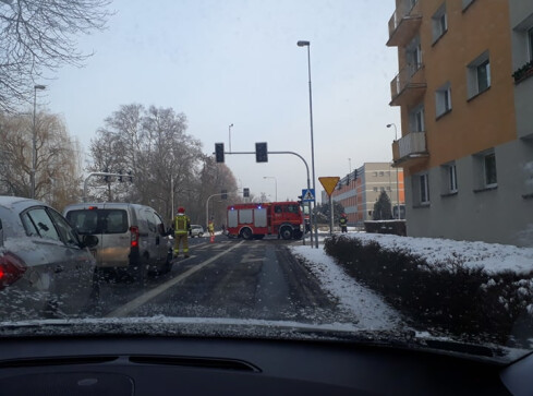 Utrudnienia dla kierowców. Wypadek w centrum Piły  - grafika