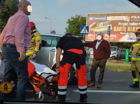 Wypadek na Bydgoskiej. Trzy osoby ranne  - grafika
