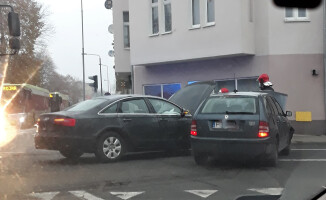 Na skrzyżowaniu w Pile zderzyły się dwa auta 