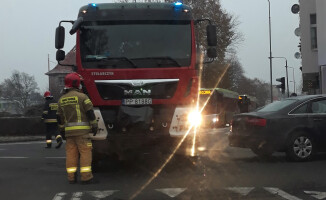 Na skrzyżowaniu w Pile zderzyły się dwa auta 