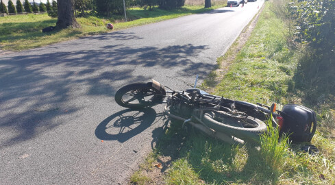 Wjechał motorowerem w auto, bo do śniadania wypił pół litra wódk - grafika
