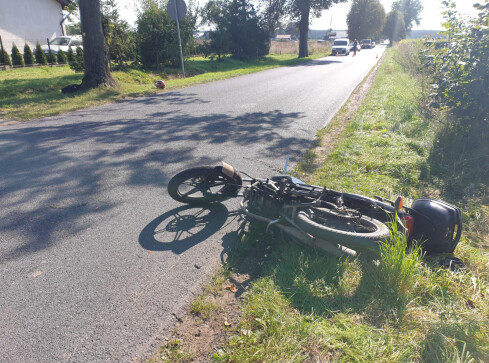Wjechał motorowerem w auto, bo do śniadania wypił pół litra wódk - grafika