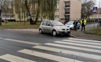 Renault i BMW zderzyły się na skrzyżowaniu w Pile - ZDJĘCIA  