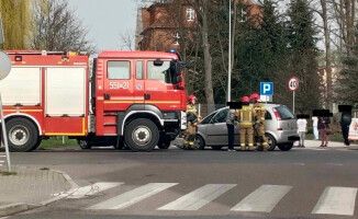 Dwa auta zderzyły się na Sikorskiego i Okrzei 