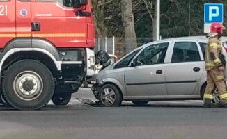 Dwa auta zderzyły się na Sikorskiego i Okrzei 