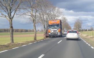 Przyczepa w rowie. Utrudnienia na trasie 