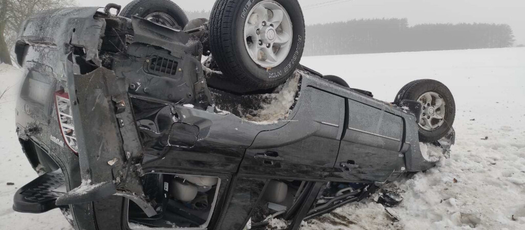 Policjanci myśleli, że wpadł w poślizg, a on był pijany