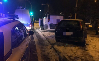 Dachowanie na rondzie. Kierowca był pijany!