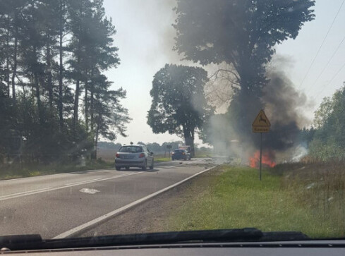 Śmiertelny wypadek na DK 22. Kierowca spłonął w aucie  - grafika