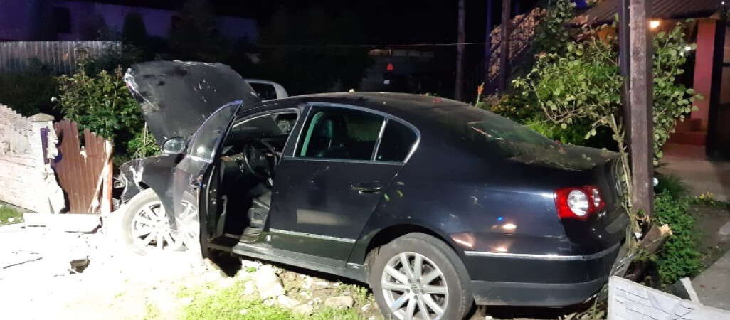 Kompletnie pijany 28-latek zaparkował... na betonowym płocie