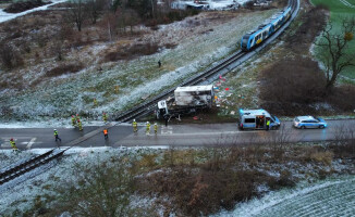 Ciężarówka wjechała pod pociąg relacji Piła - Szczecin - ZDJĘCIA