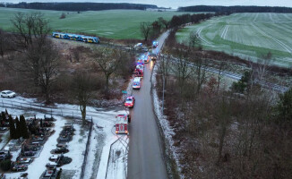 Ciężarówka wjechała pod pociąg relacji Piła - Szczecin - ZDJĘCIA