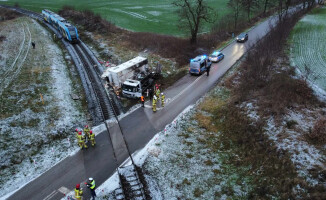 Ciężarówka wjechała pod pociąg relacji Piła - Szczecin - ZDJĘCIA