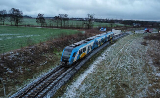 Ciężarówka wjechała pod pociąg relacji Piła - Szczecin - ZDJĘCIA
