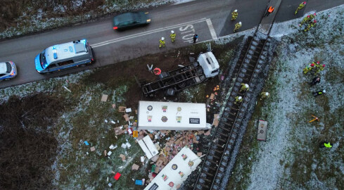 Ciężarówka wjechała pod pociąg relacji Piła - Szczecin - ZDJĘC - grafika