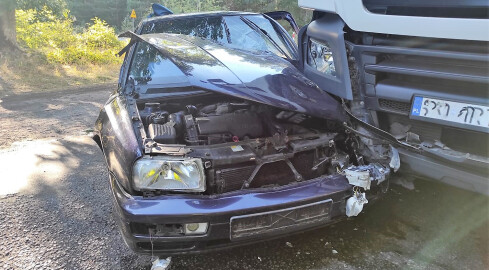 Ciężarówka wymusiła pierwszeństwo. Kierowca volkswagena w szpital - grafika