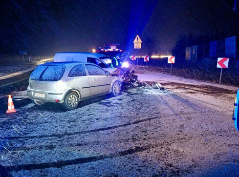 Wypadek na DK 11 pod Ujściem. Jedna osoba w szpitalu  - grafika