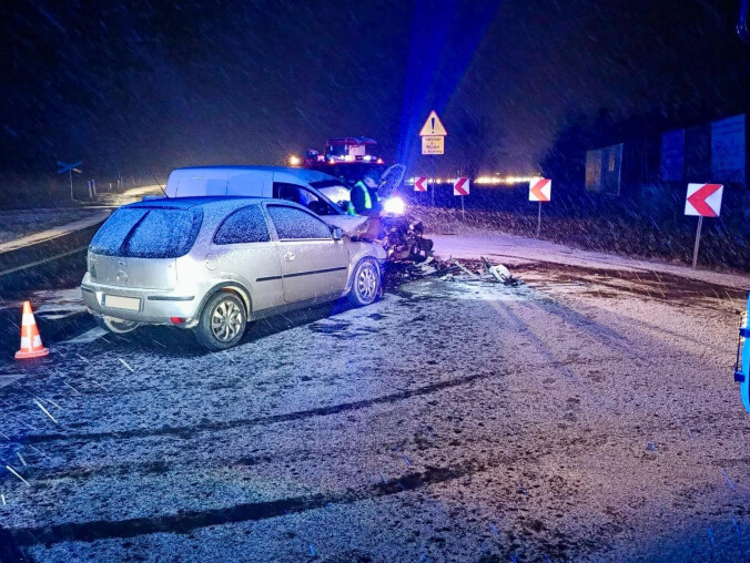 Wypadek na DK 11 pod Ujściem. Jedna osoba w szpitalu  - grafika