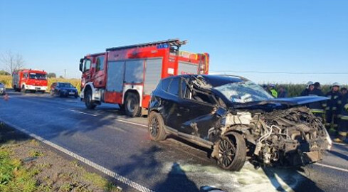 Samochód zderzył się z ciężarówką na DK10  - grafika