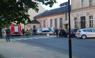 Passat wjechał na zaparkowane daewoo - ZDJĘCIA 