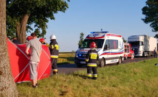 Motocyklista zderzył się z ciężarówką. Jest w stanie ciężkim 
