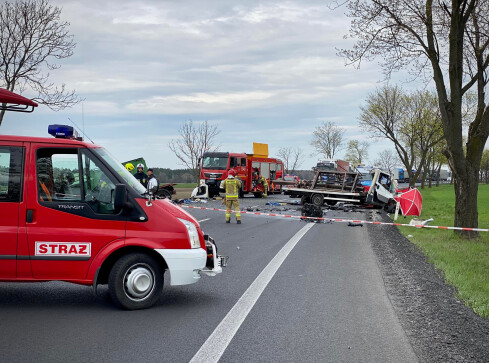 Śmiertelny wypadek na DK 11. Droga była całkowicie zablokowana  - grafika