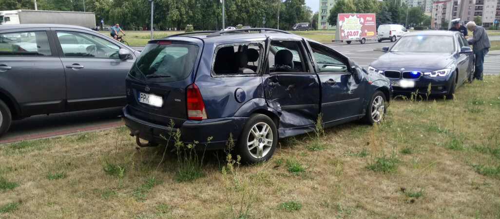 Dwa samochody zderzyły się na rondzie Solidarności 