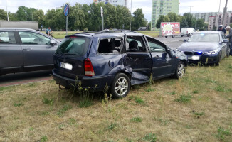 Dwa samochody zderzyły się na rondzie Solidarności 