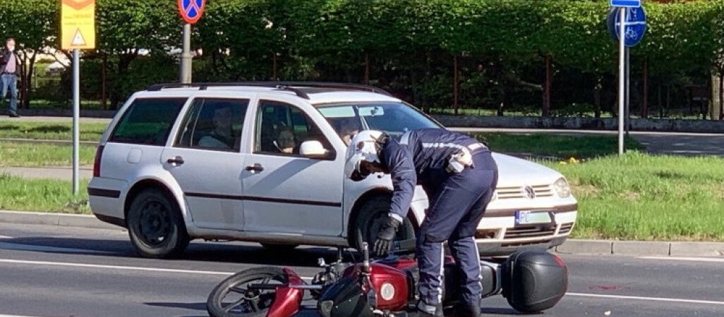 Samochód uderzył motocyklistę - ZDJĘCIA 