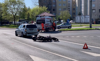 Samochód uderzył motocyklistę - ZDJĘCIA 