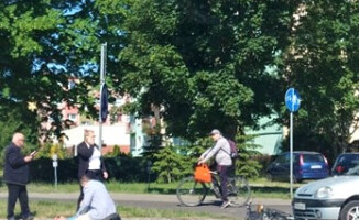 Rowerzysta został potrącony na rondzie w Pile 