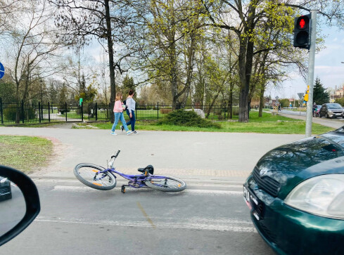 74-letni kierowca potrącił 14-latkę na przejściu  - grafika