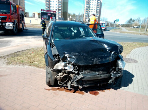 Dwie osoby poszkodowane. Wypadek na skrzyżowaniu - ZDJĘCIA  - grafika