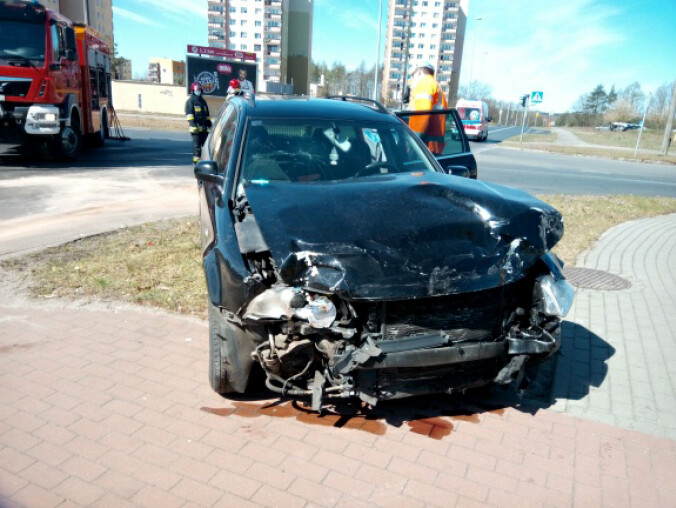 Dwie osoby poszkodowane. Wypadek na skrzyżowaniu - ZDJĘCIA  - grafika