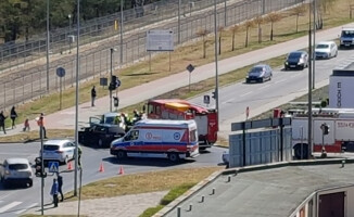 Dwie osoby poszkodowane. Wypadek na skrzyżowaniu - ZDJĘCIA