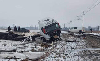 Śmiertelny wypadek. Ciężarówka wjechała pod pociąg - AKTUALIZACJA 