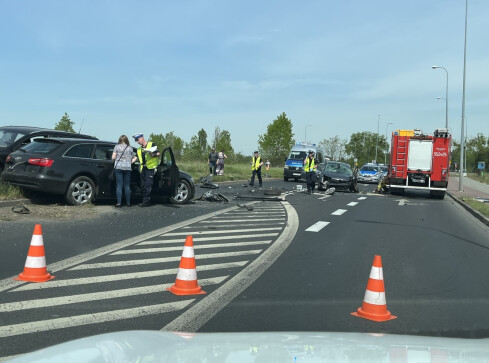 Zderzenie trzech aut w Pile. Dwóch kierowców w szpitalu  - grafika