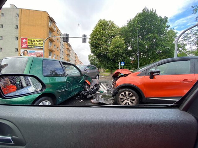 Kolizja na jednym z pilskich skrzyżowań - grafika