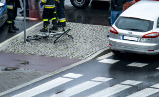 Rowerzysta potrącony na rondzie. To już drugi wypadek w ciągu tygodnia 